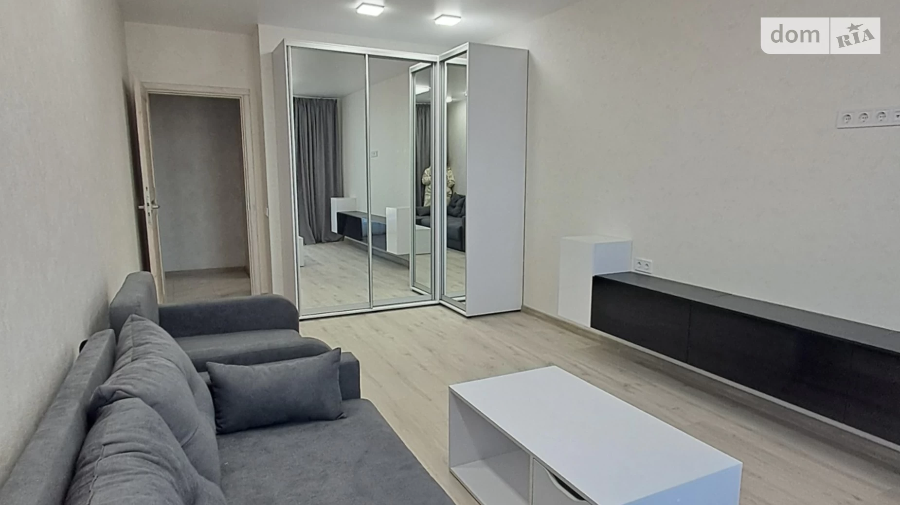 Продается 1-комнатная квартира 50 кв. м в Черноморске, ул. Парковая, 30 - фото 2