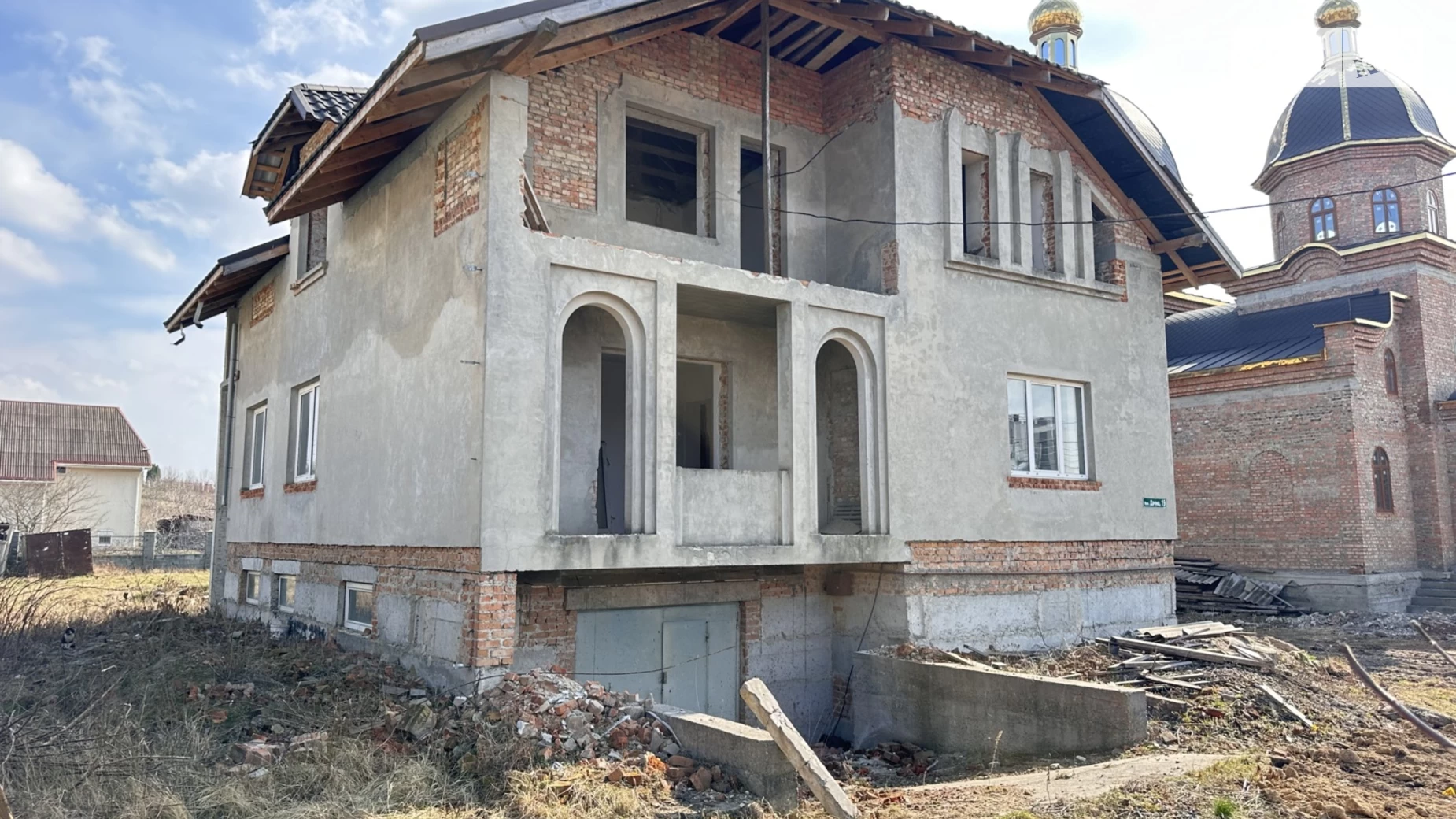 Продается дом на 3 этажа 300 кв. м с верандой, цена: 140000 $ - фото 2