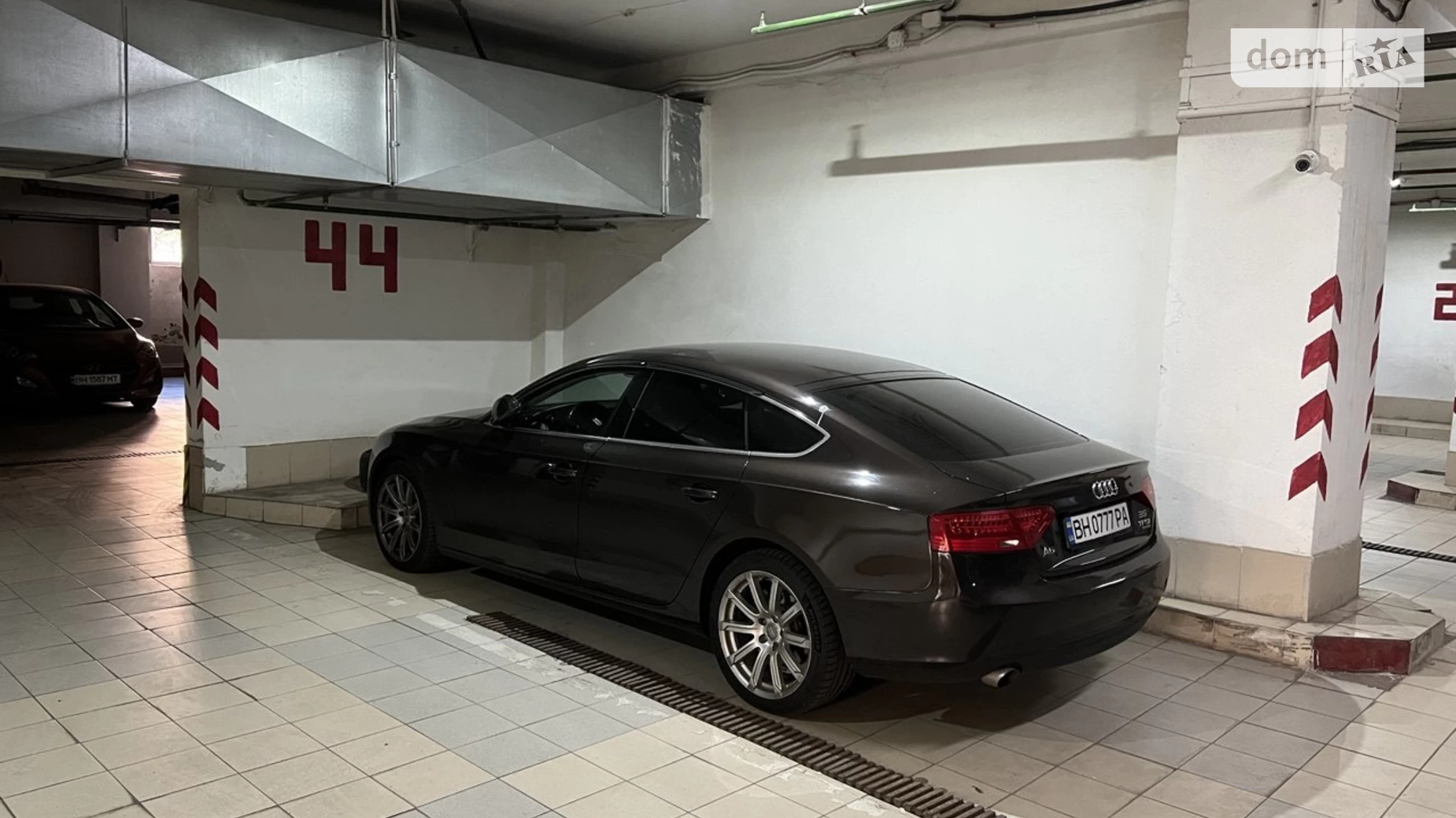 Продается подземный паркинг под легковое авто на 20 кв. м, цена: 17000 $ - фото 2