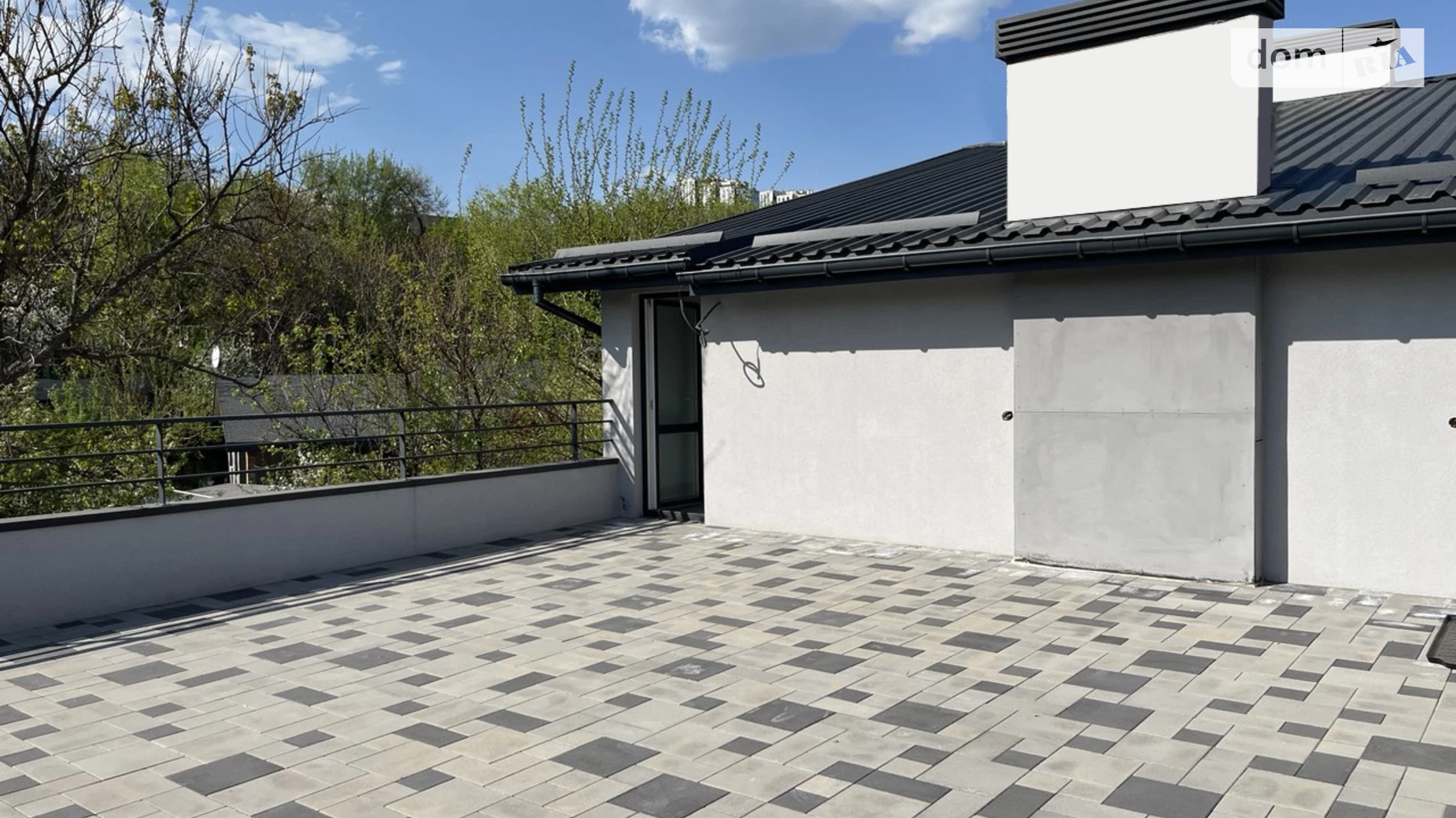 Продается дом на 3 этажа 498.4 кв. м с балконом, цена: 370000 $ - фото 2