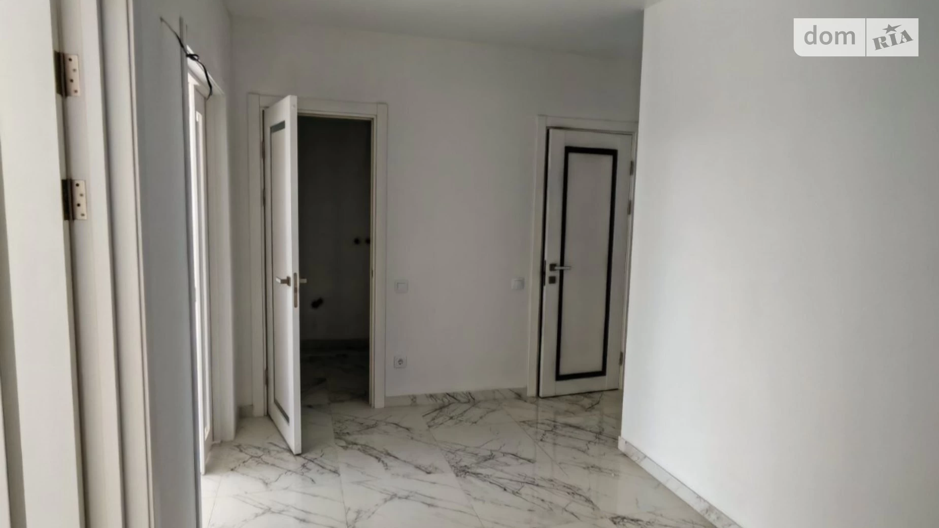Продается 1-комнатная квартира 60 кв. м в Черновцах, ул. Каневская, 23А - фото 2