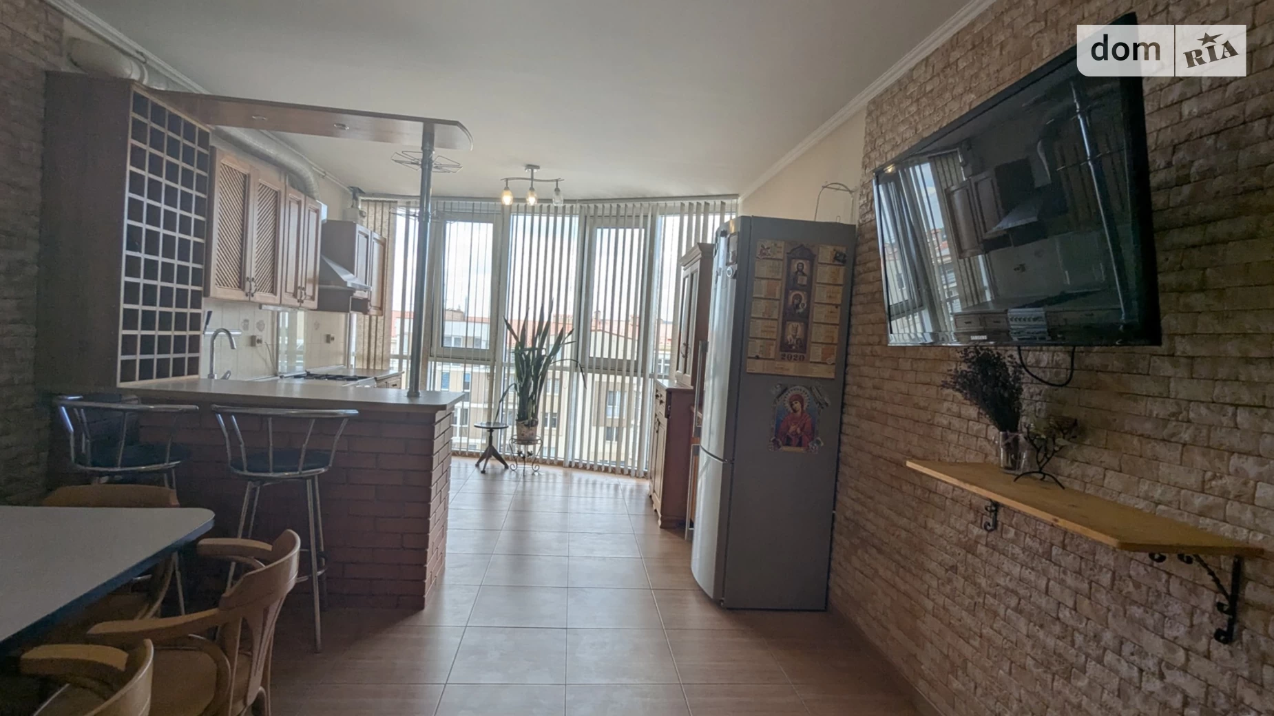 Продается 3-комнатная квартира 102 кв. м в Черновцах - фото 2