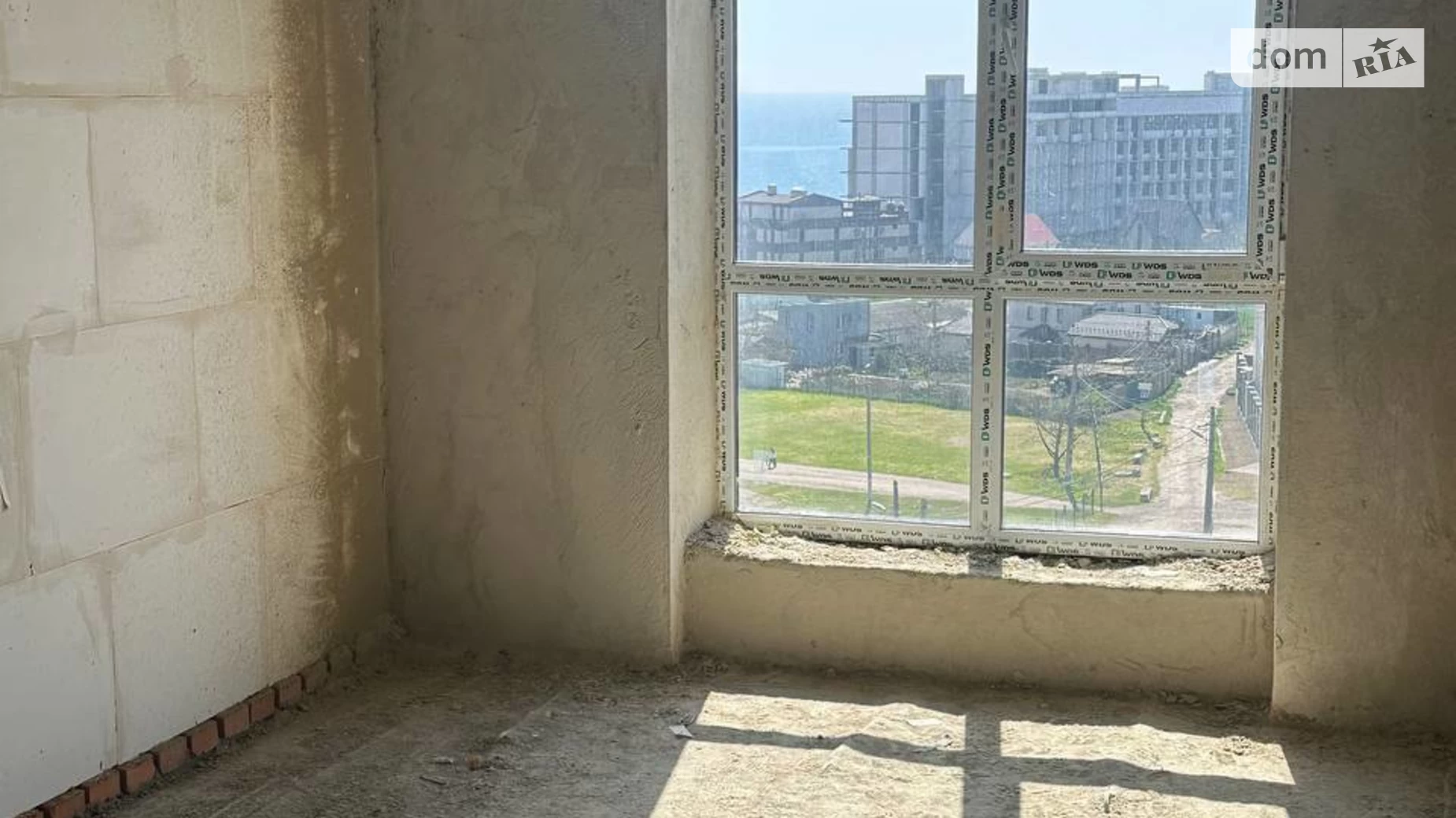 Продается 1-комнатная квартира 49.3 кв. м в Черноморске, ул. Лазурная(Гайдара) - фото 2