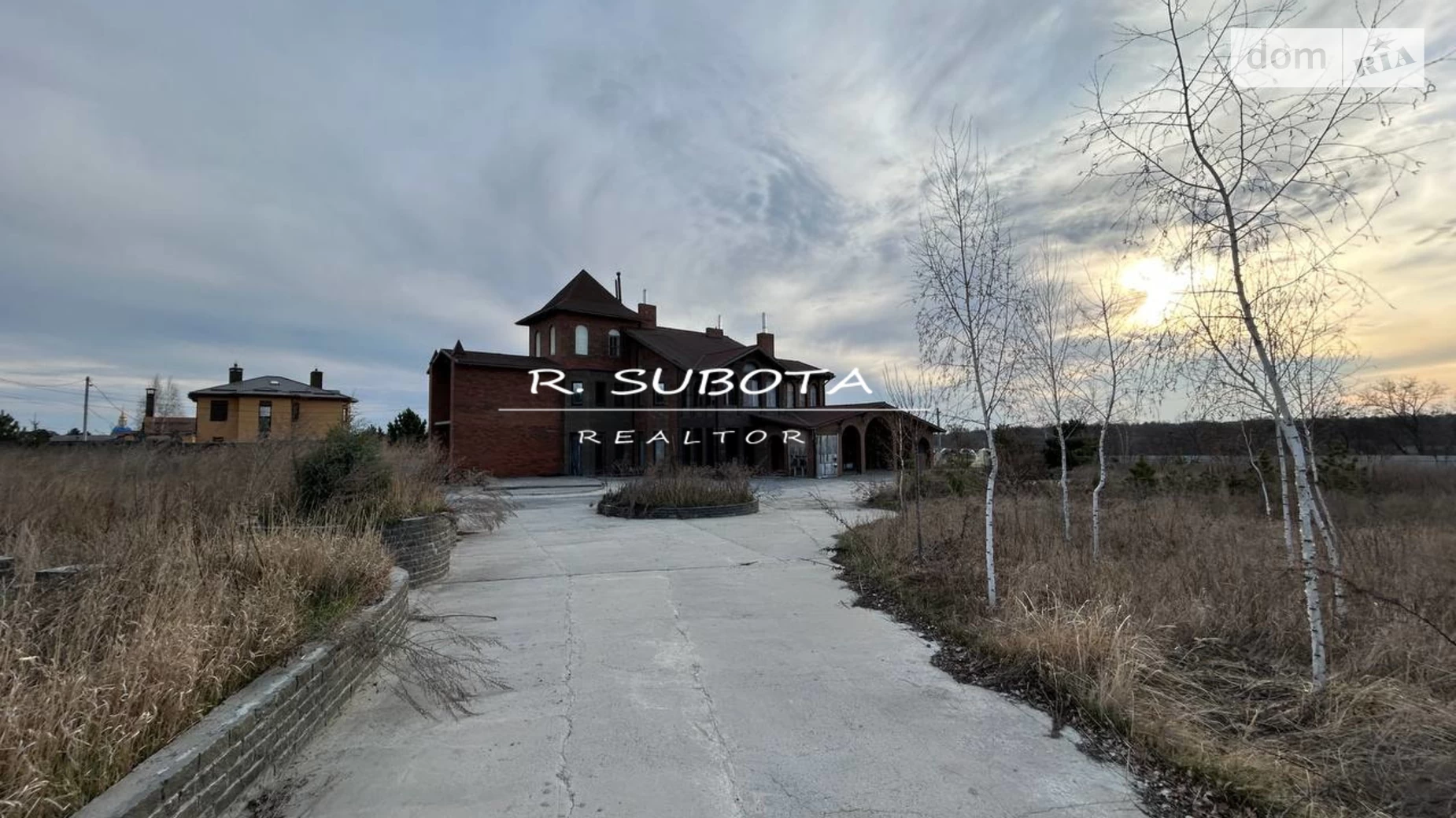 Продается дом на 3 этажа 823 кв. м с гаражом, цена: 210000 $ - фото 2
