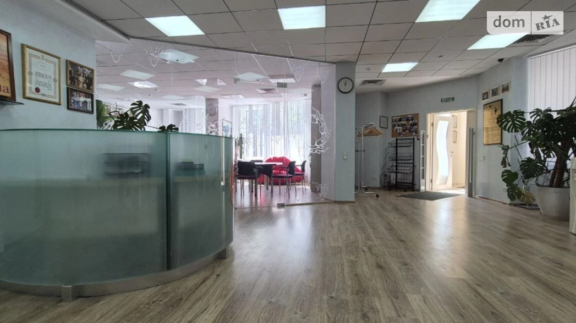 Сдается в аренду офис 197 кв. м в бизнес-центре, цена: 2400 $ - фото 3