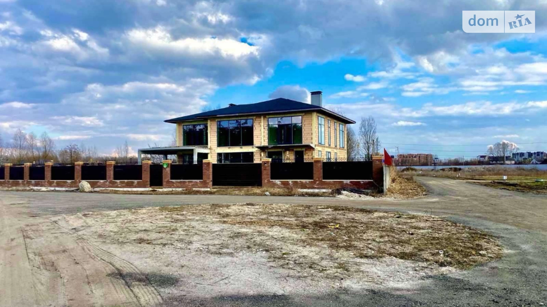 Продается дом на 2 этажа 467 кв. м с подвалом, цена: 550000 $ - фото 2