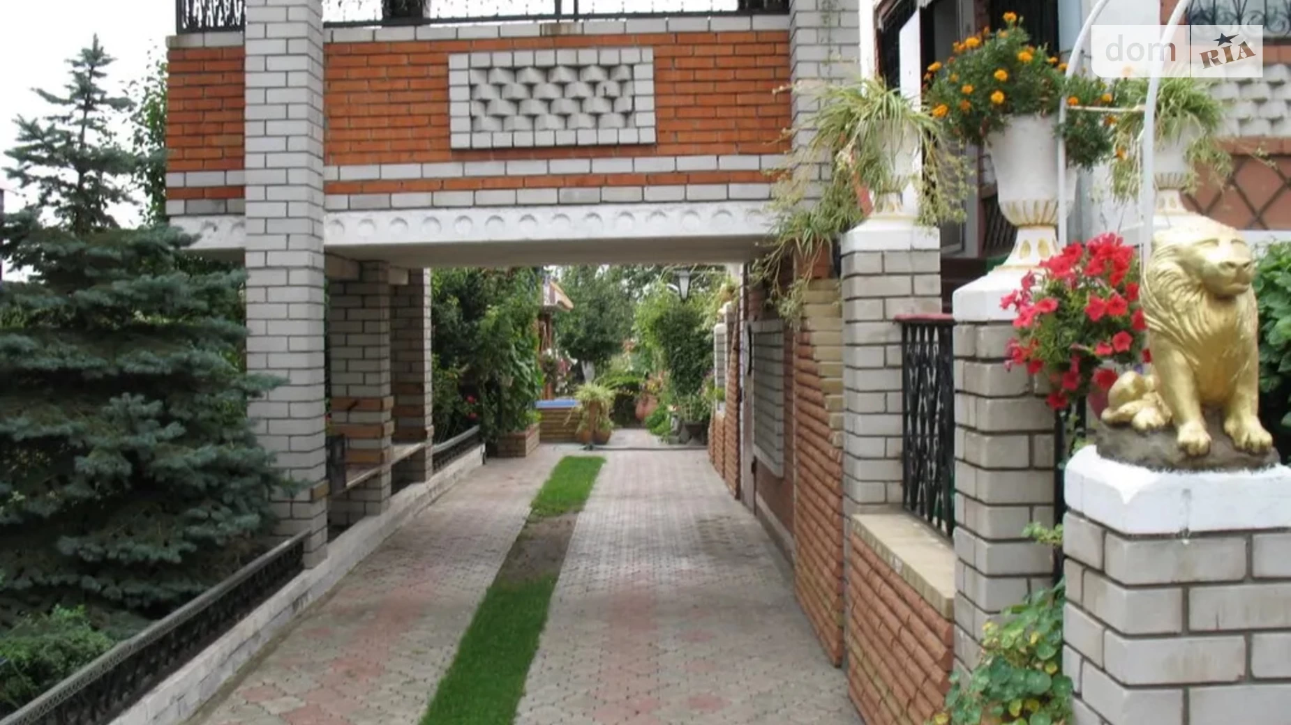Продается дом на 3 этажа 85 кв. м с верандой, цена: 50000 $ - фото 2