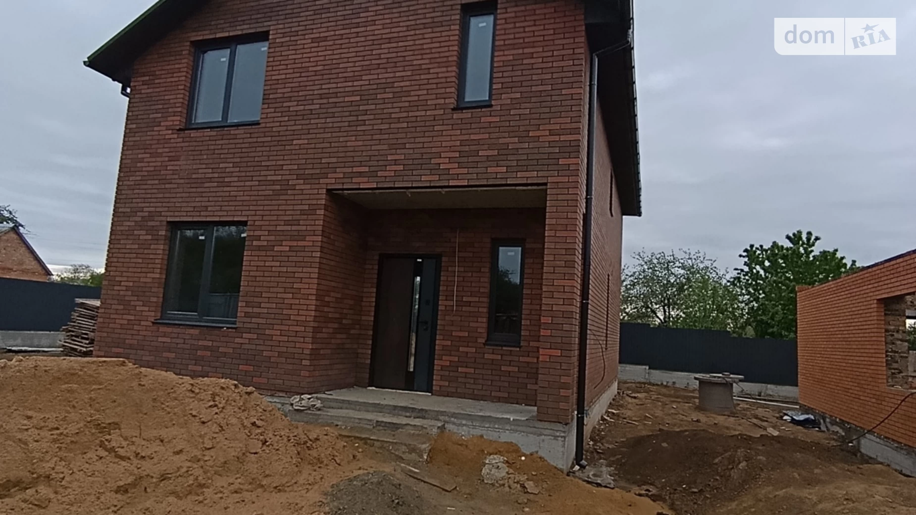Продается дом на 2 этажа 125 кв. м с бассейном, цена: 92000 $ - фото 2