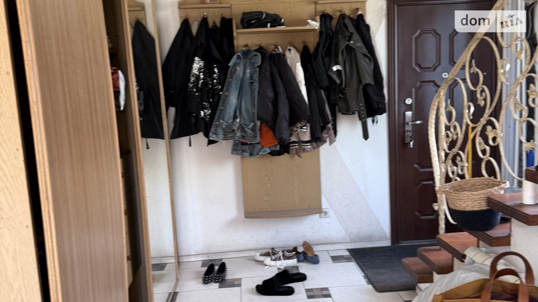 Сдается в аренду дом на 3 этажа 690 кв. м с балконом, цена: 1200 $ - фото 4