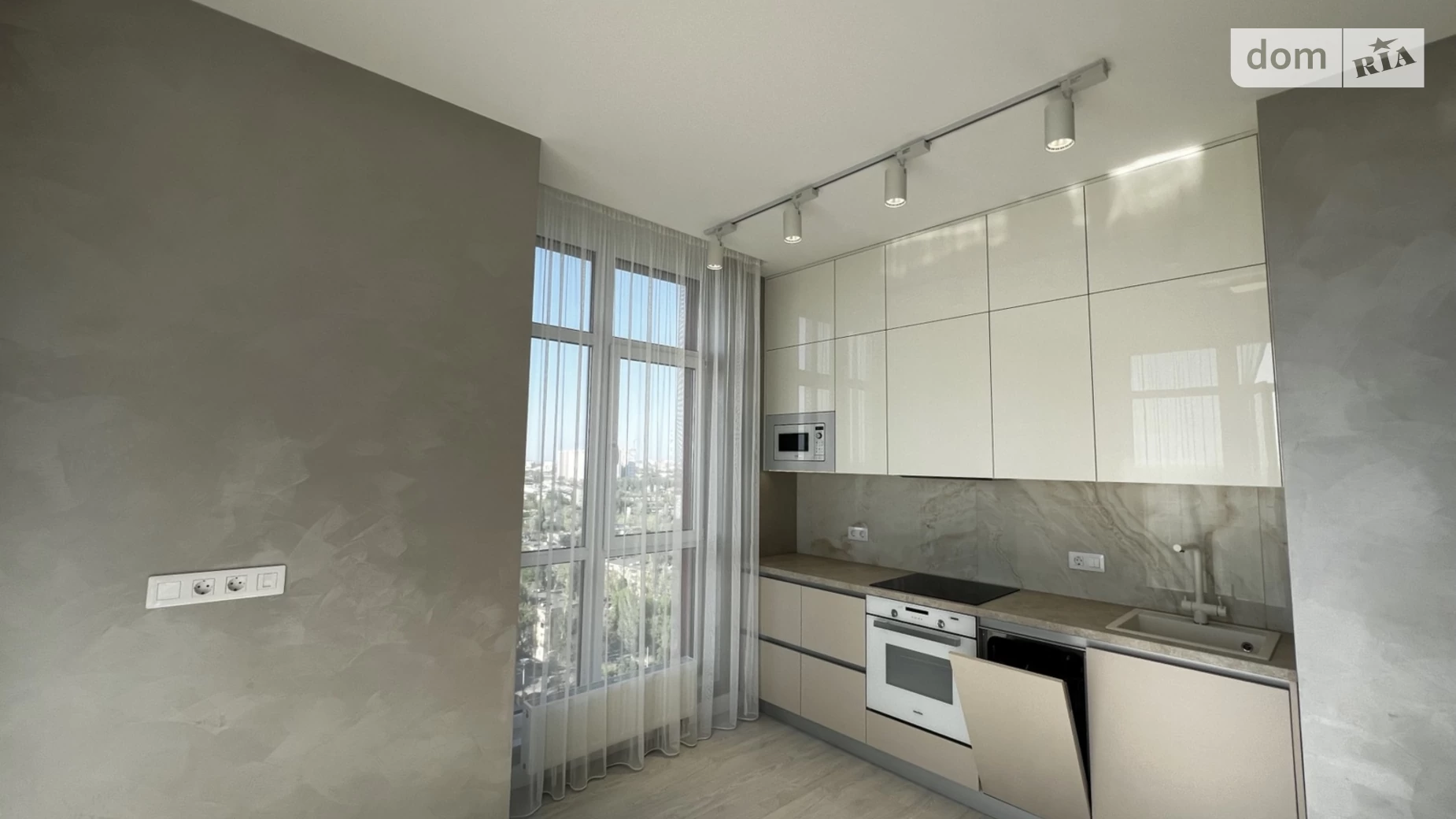 Продается 2-комнатная квартира 61.2 кв. м в Одессе, ул. Академика Филатова - фото 2