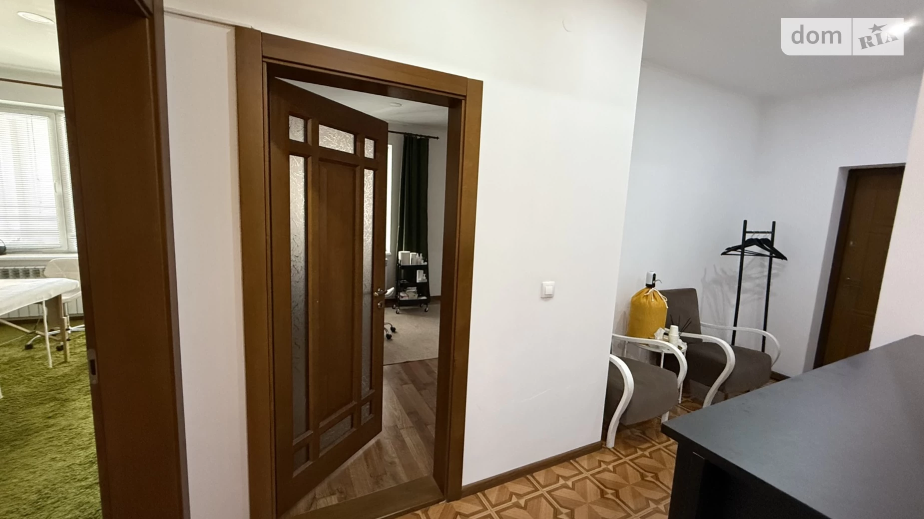 Сдается в аренду офис 70 кв. м в бизнес-центре, цена: 350 € - фото 3