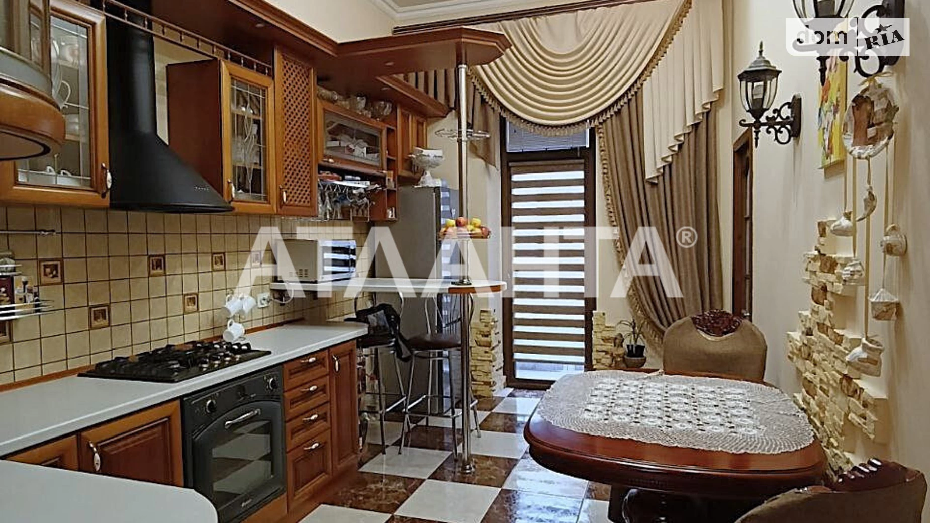 Продається 3-кімнатна квартира 98.2 кв. м у Чернівцях - фото 2