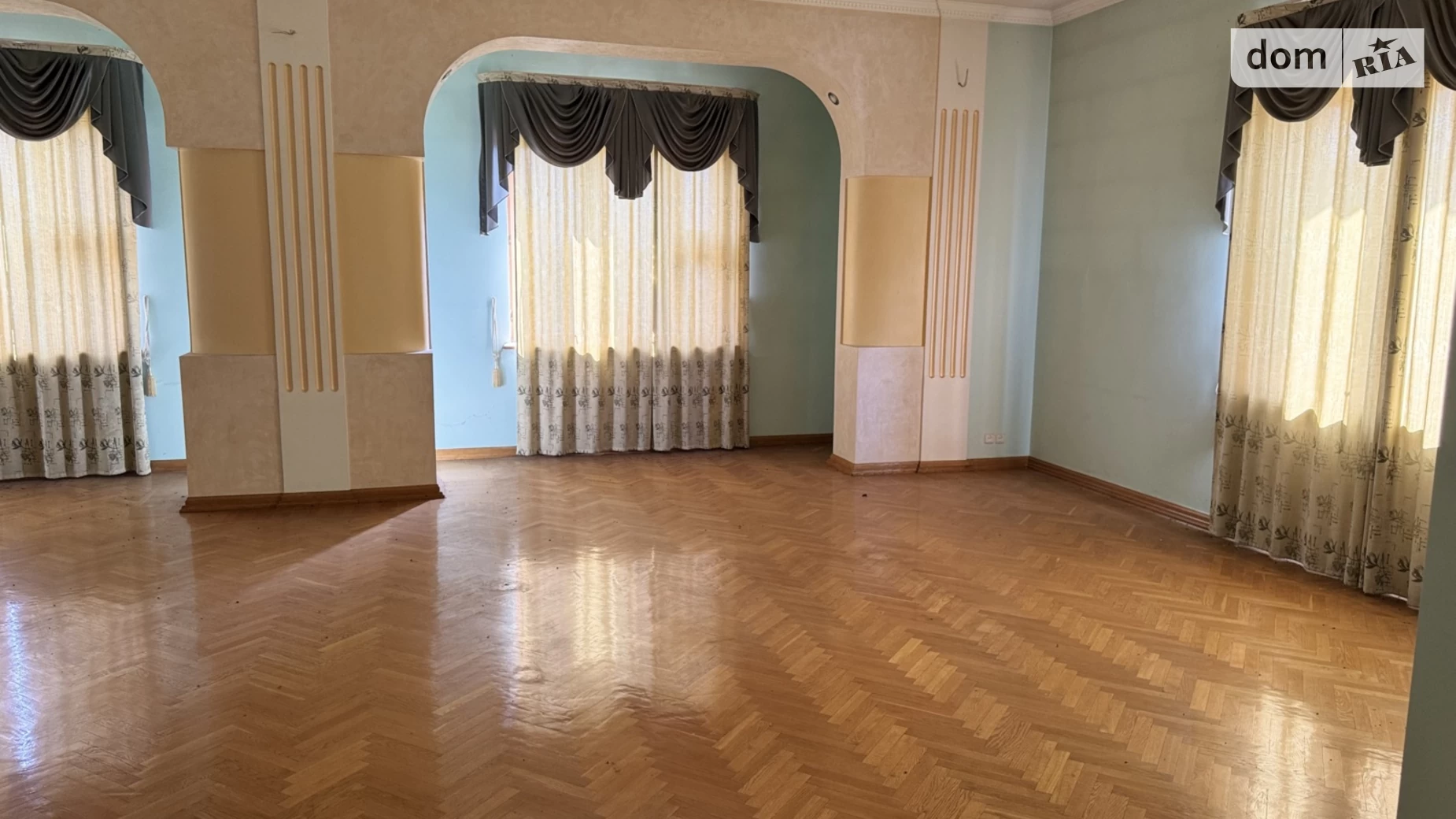 Сдается в аренду дом на 3 этажа 495.2 кв. м с подвалом, цена: 60000 грн - фото 2