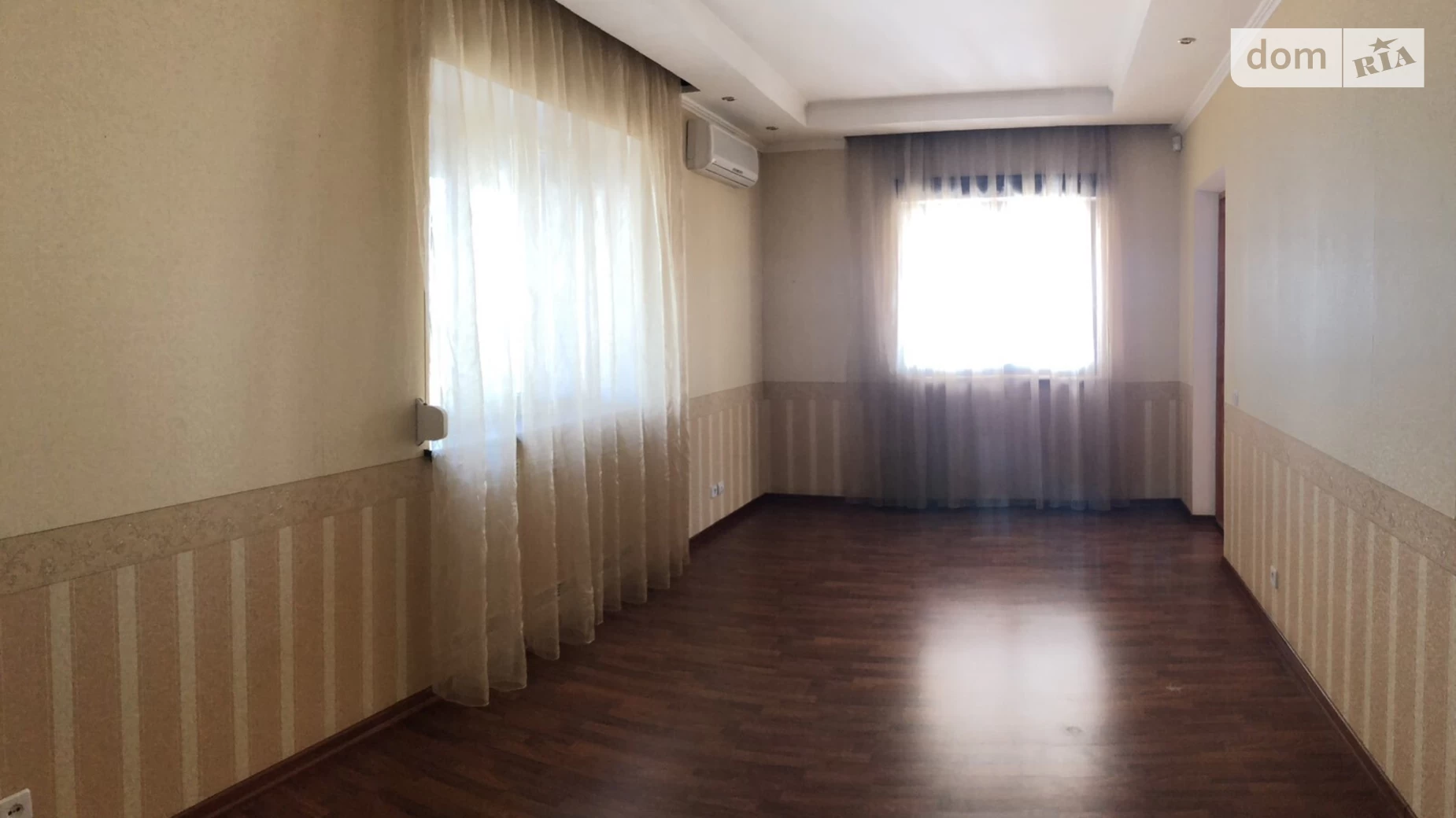 Продается дом на 3 этажа 389.1 кв. м с гаражом, цена: 160000 € - фото 2