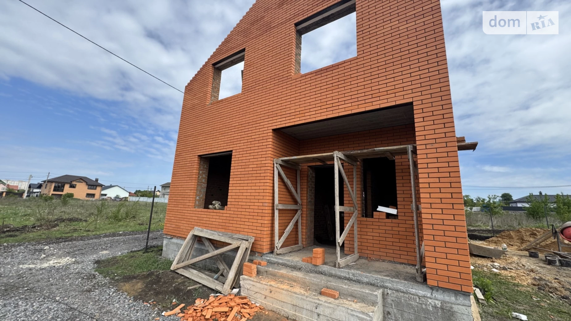 Продается дом на 2 этажа 130 кв. м с гаражом, цена: 94000 $ - фото 2