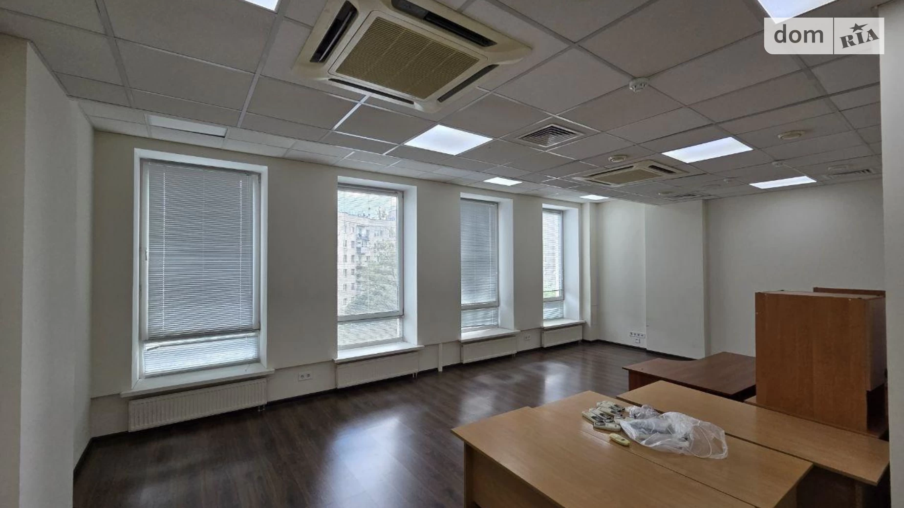Сдается в аренду офис 200 кв. м в бизнес-центре, цена: 3650 $ - фото 3