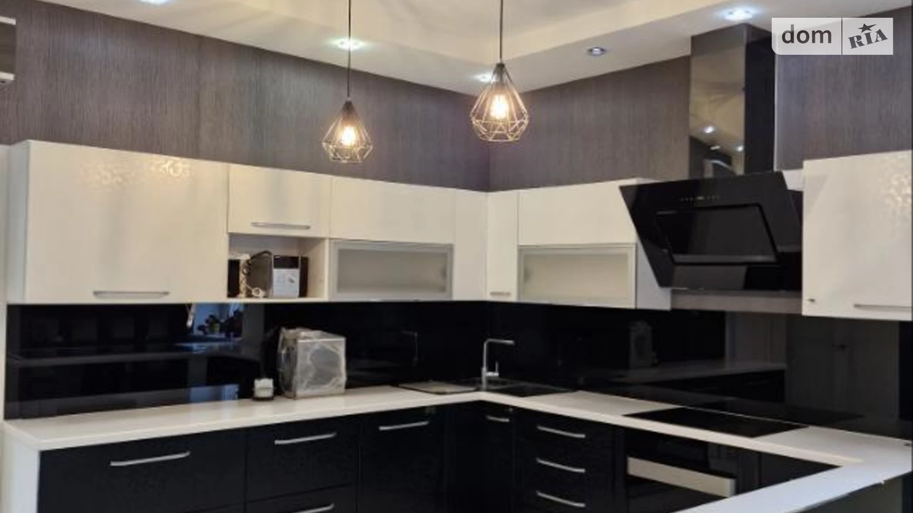 Продается дом на 3 этажа 363 кв. м с камином, цена: 555000 $ - фото 3