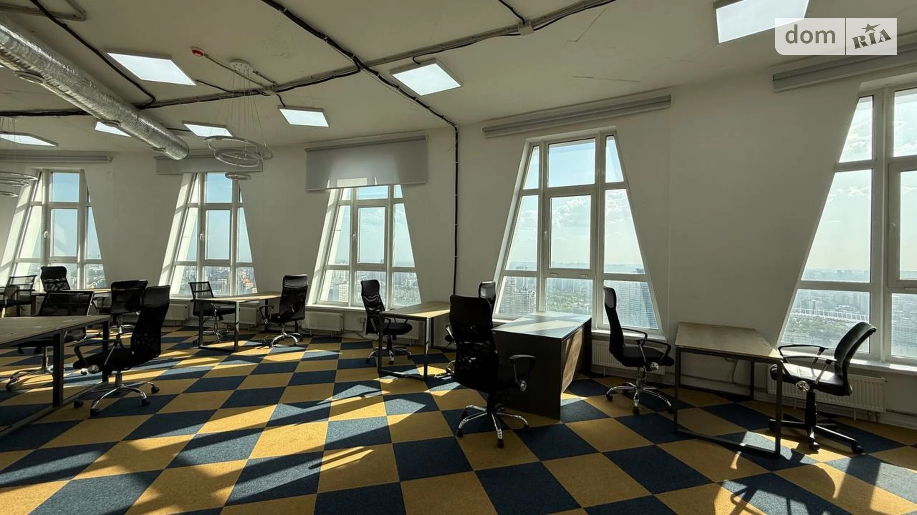 Сдается в аренду офис 241 кв. м в бизнес-центре, цена: 2400 $ - фото 3