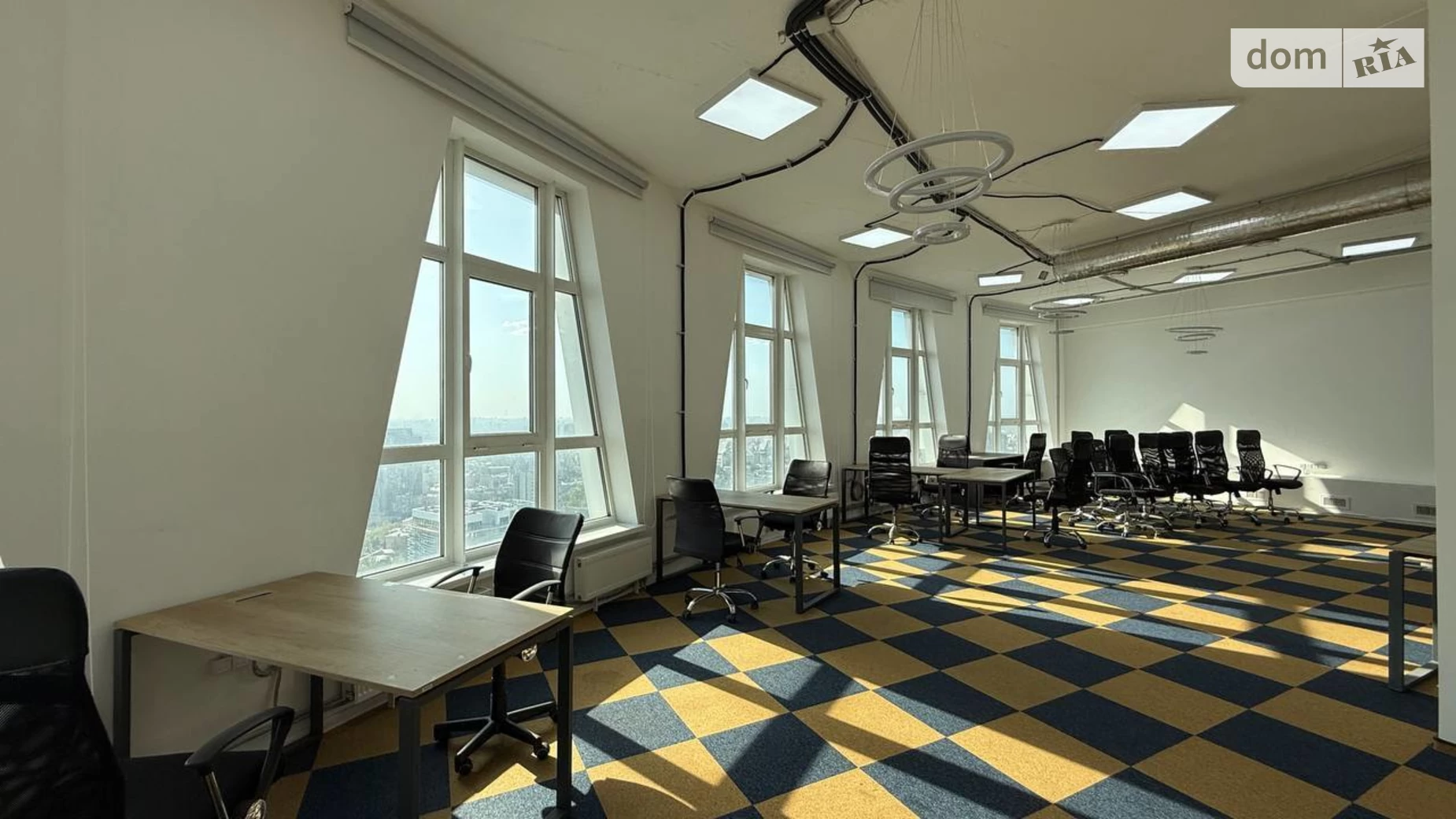 Сдается в аренду офис 241 кв. м в бизнес-центре, цена: 2400 $ - фото 4