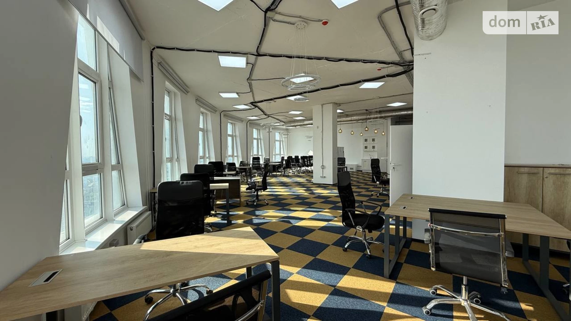 Сдается в аренду офис 241 кв. м в бизнес-центре, цена: 2400 $ - фото 5