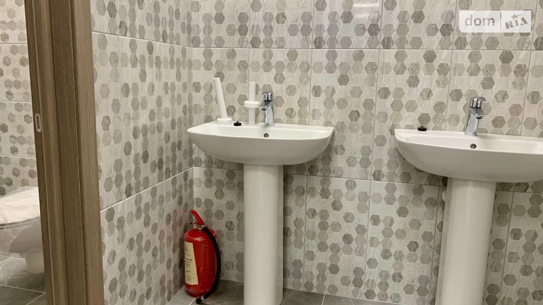 Сдается в аренду офис 132 кв. м в бизнес-центре, цена: 850 $ - фото 4
