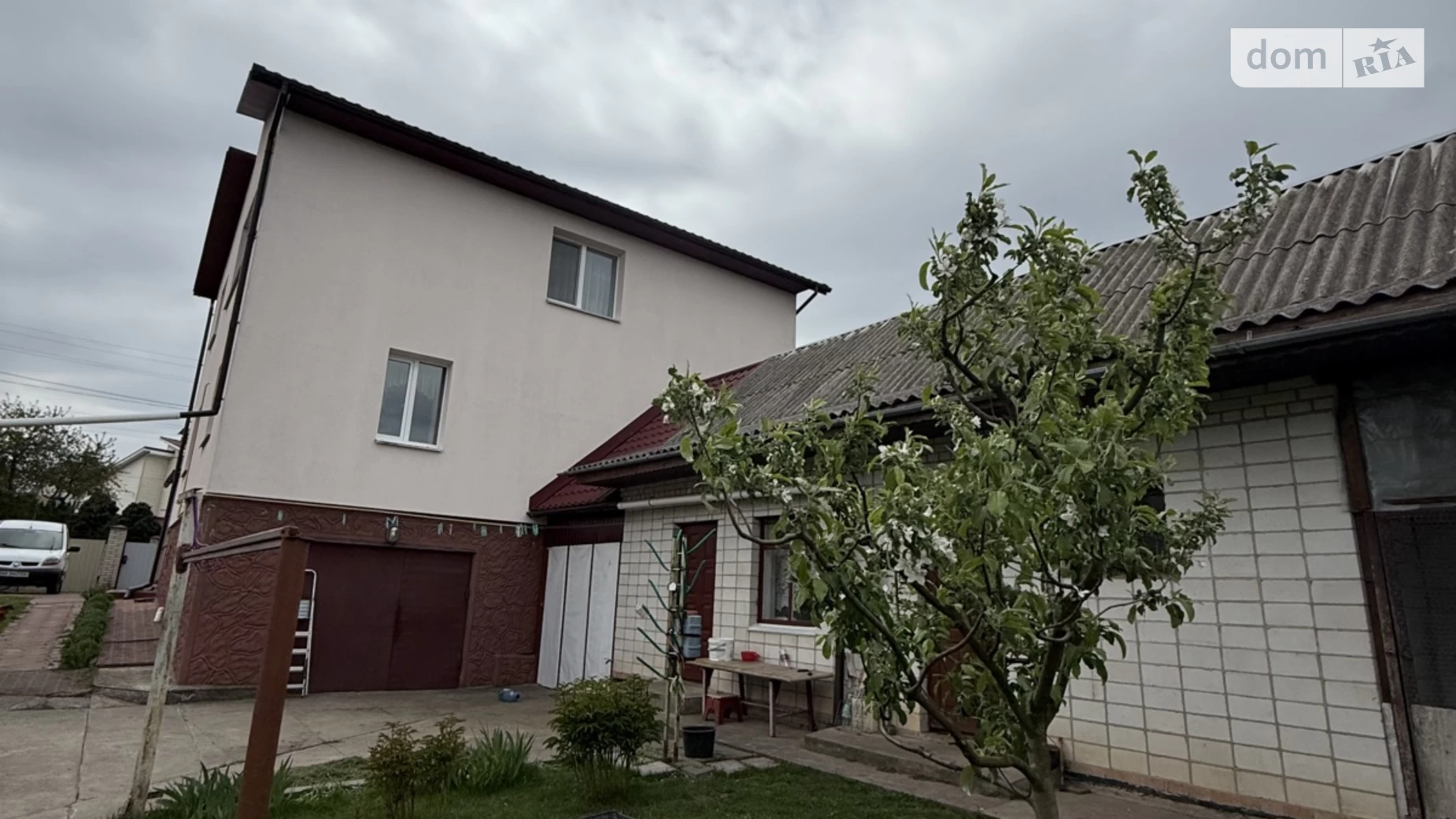Продается дом на 2 этажа 200 кв. м с садом, цена: 150000 $ - фото 2