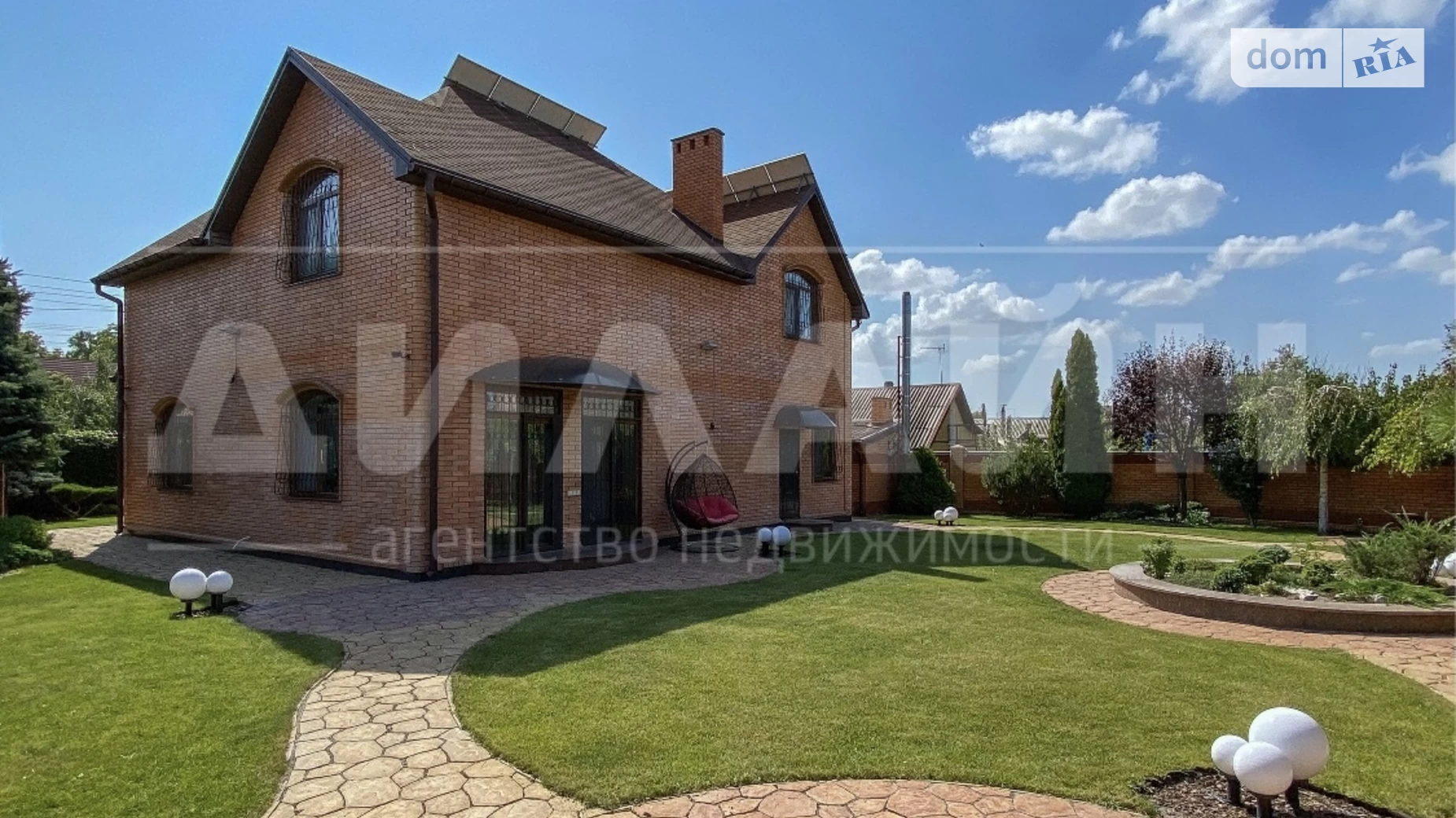 Продается дом на 2 этажа 235 кв. м с беседкой, цена: 289000 $ - фото 2