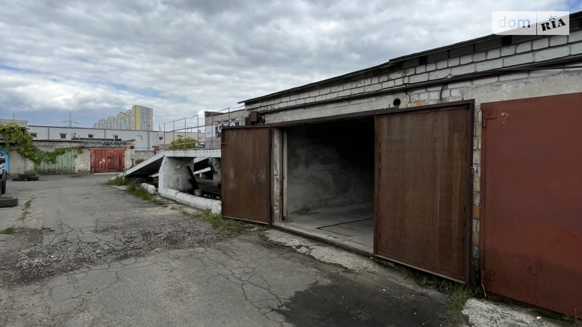 Продается отдельно стоящий гараж под легковое авто на 38 кв. м, цена: 8000 $ - фото 3