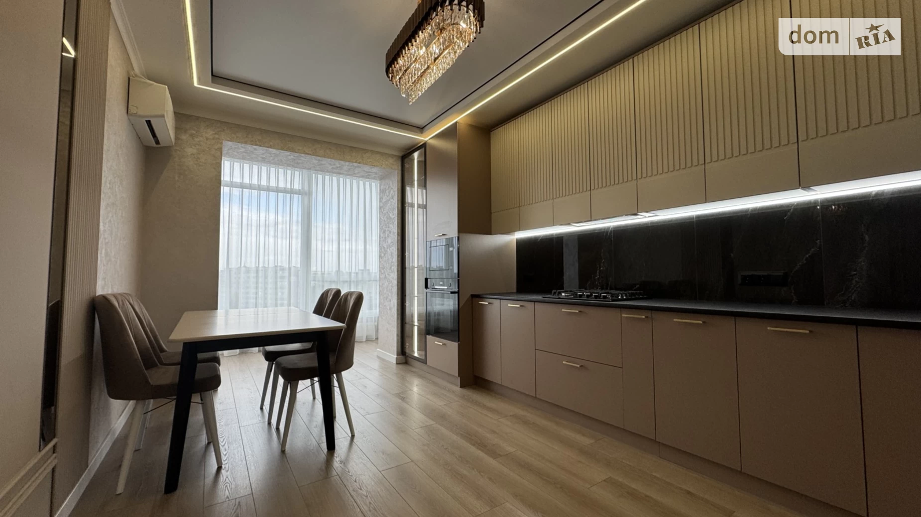 Продается 2-комнатная квартира 67 кв. м в Ивано-Франковске, ул. Мира, 100А - фото 2
