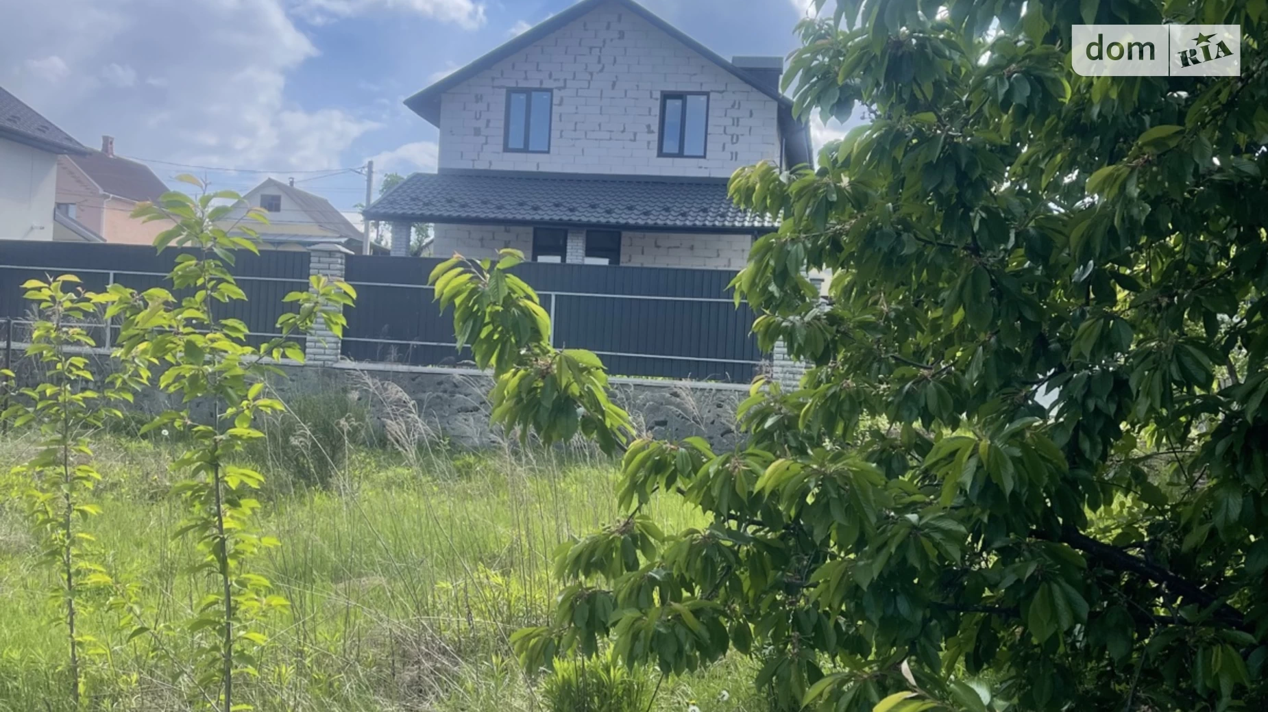 Продается дом на 2 этажа 135 кв. м с камином, цена: 93500 $ - фото 2