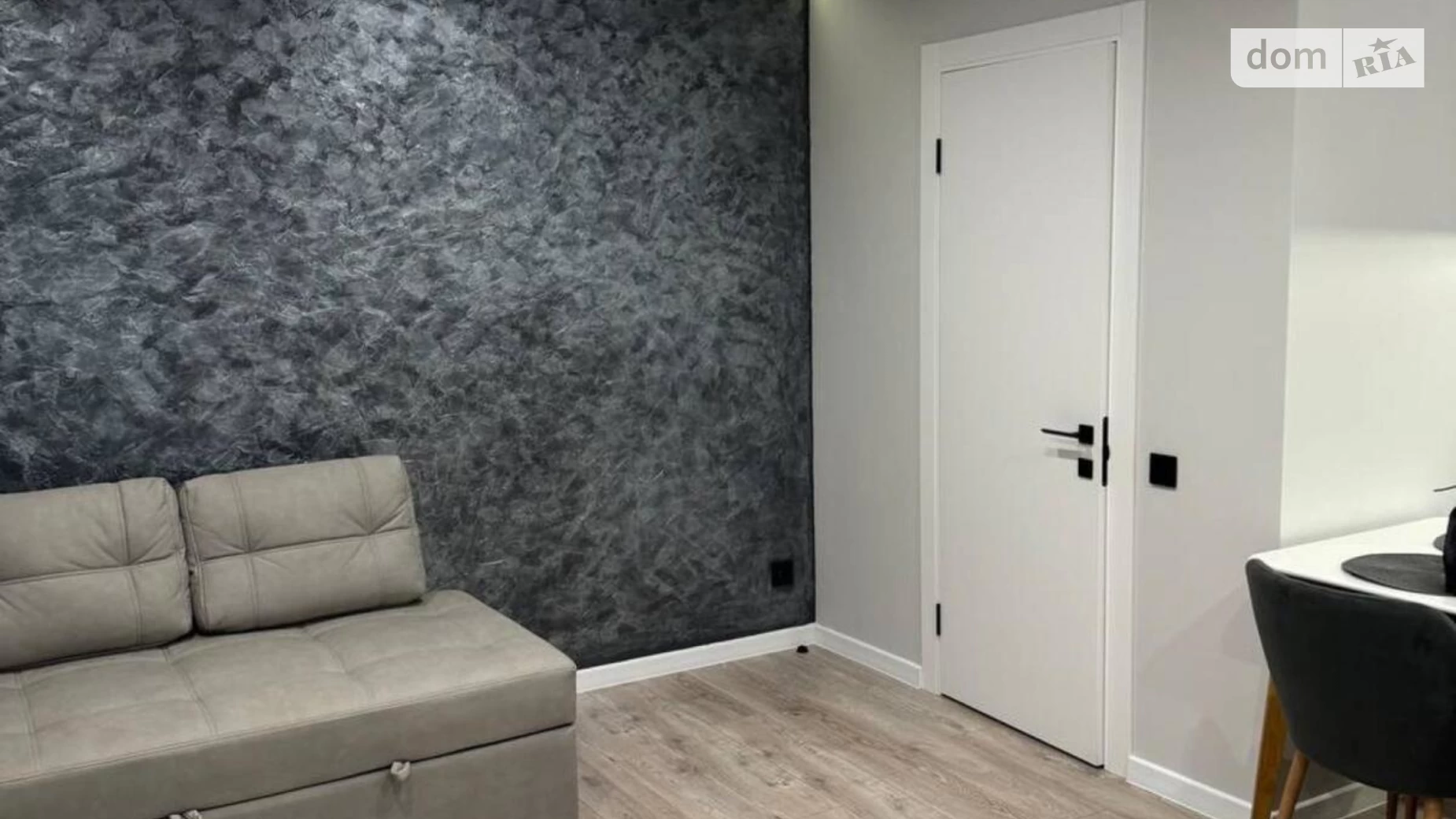 Продается 1-комнатная квартира 47 кв. м в Ровно, ул. Петра Григоренко - фото 2