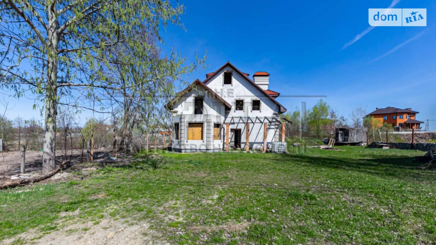 Продается дом на 3 этажа 250 кв. м с участком, цена: 95000 $ - фото 2