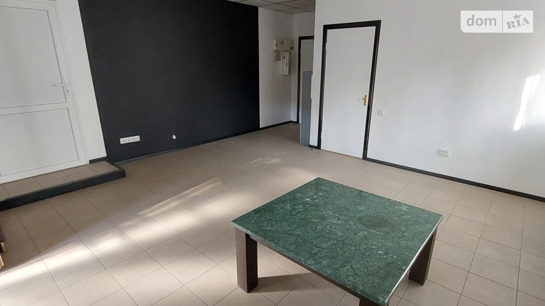 Сдается в аренду офис 77.6 кв. м в бизнес-центре, цена: 15000 грн - фото 4