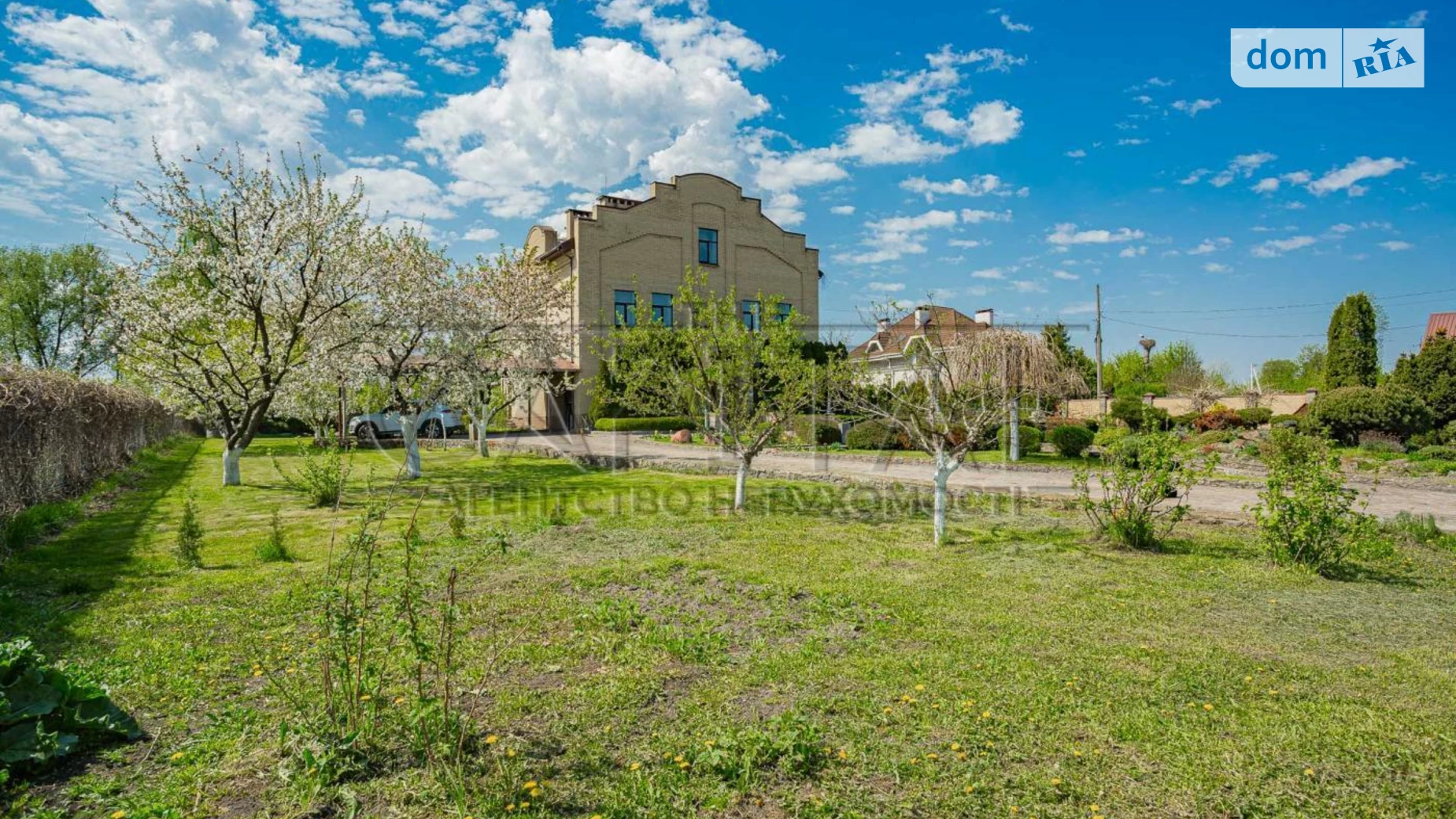 Продается дом на 3 этажа 380 кв. м с мансардой, цена: 560000 $ - фото 2