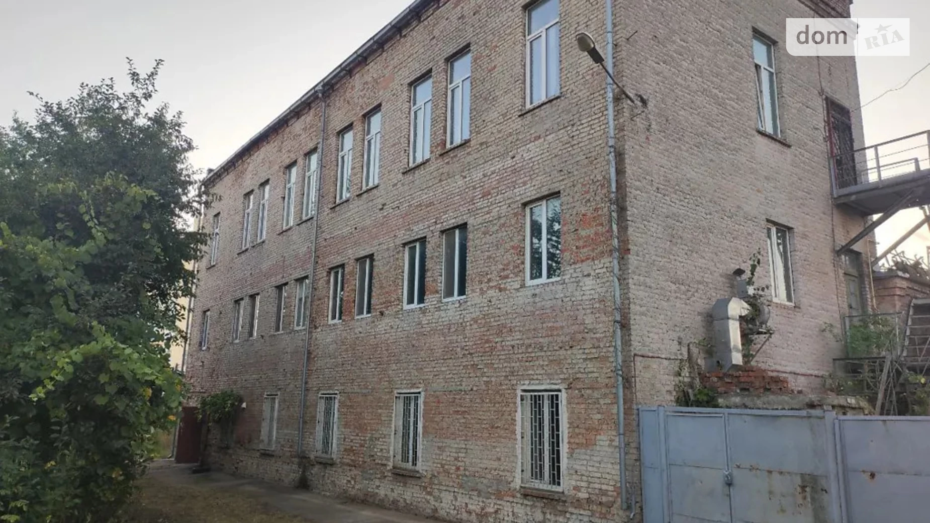 Продается помещения свободного назначения 1211 кв. м в 3-этажном здании, цена: 370000 $ - фото 2