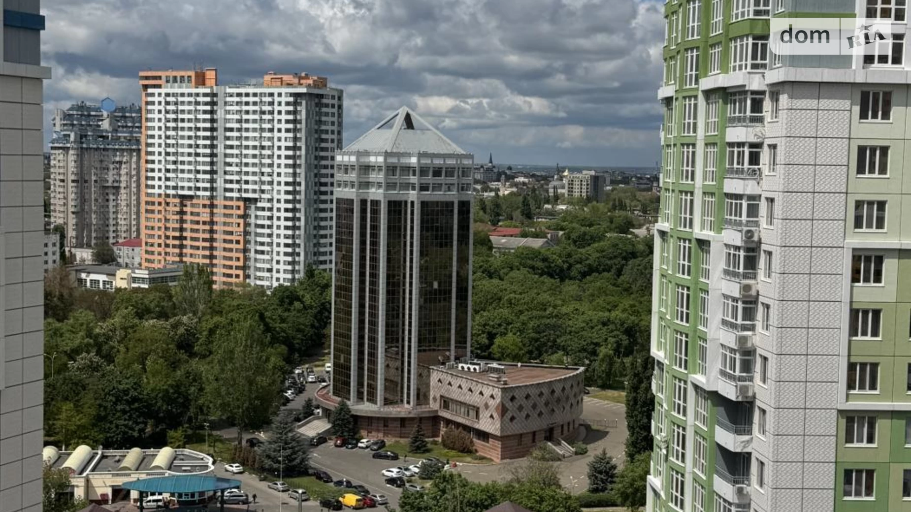 Продається 2-кімнатна квартира 69.7 кв. м у Одесі, просп. Гагаріна, 19 корпус 4 - фото 2