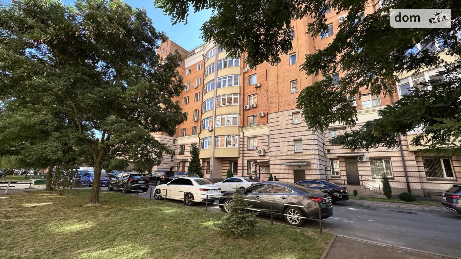 Продается 4-комнатная квартира 217.4 кв. м в Полтаве, ул. Соборности, 40В - фото 2
