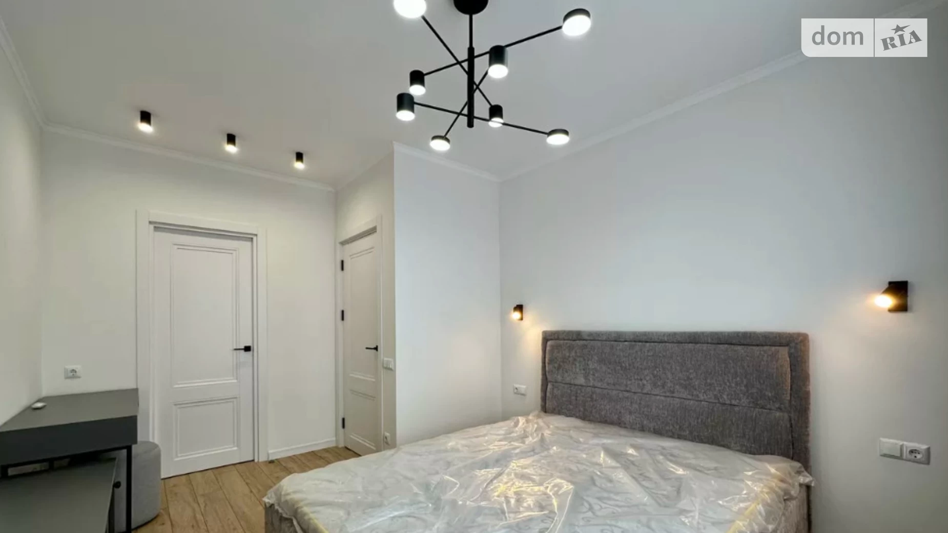 Продается 1-комнатная квартира 45 кв. м в Ивано-Франковске, ул. Ленкавского, 34/6 - фото 2