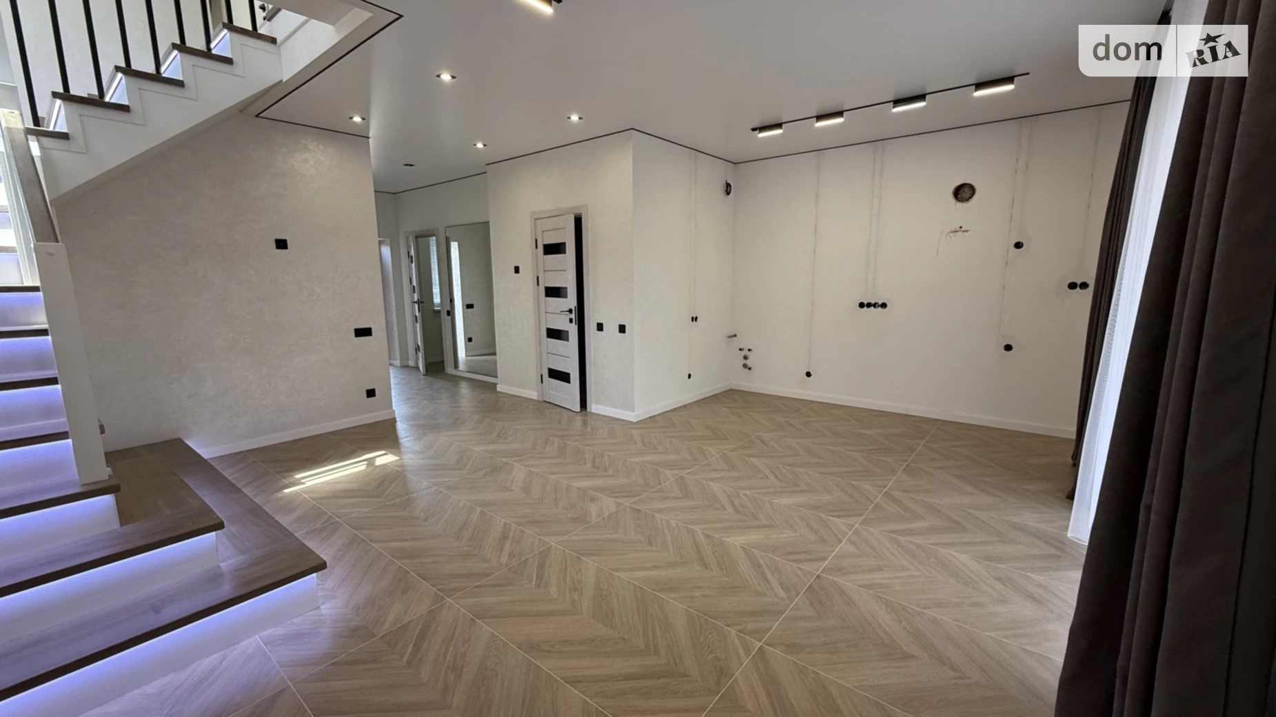 Продается дом на 2 этажа 125 кв. м с гаражом, цена: 149000 $ - фото 2