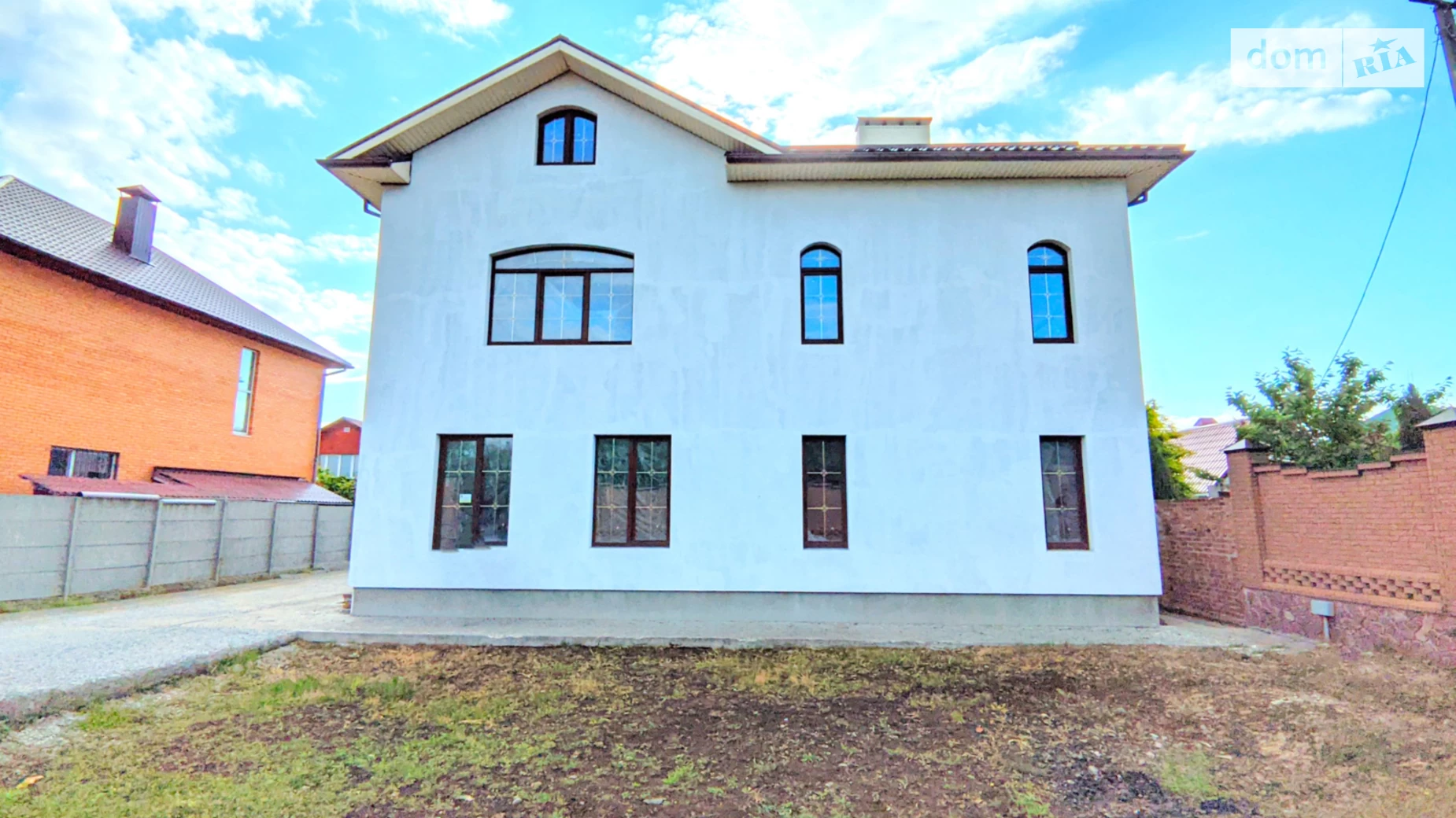 Продается дом на 2 этажа 670 кв. м с садом, цена: 250000 $ - фото 2