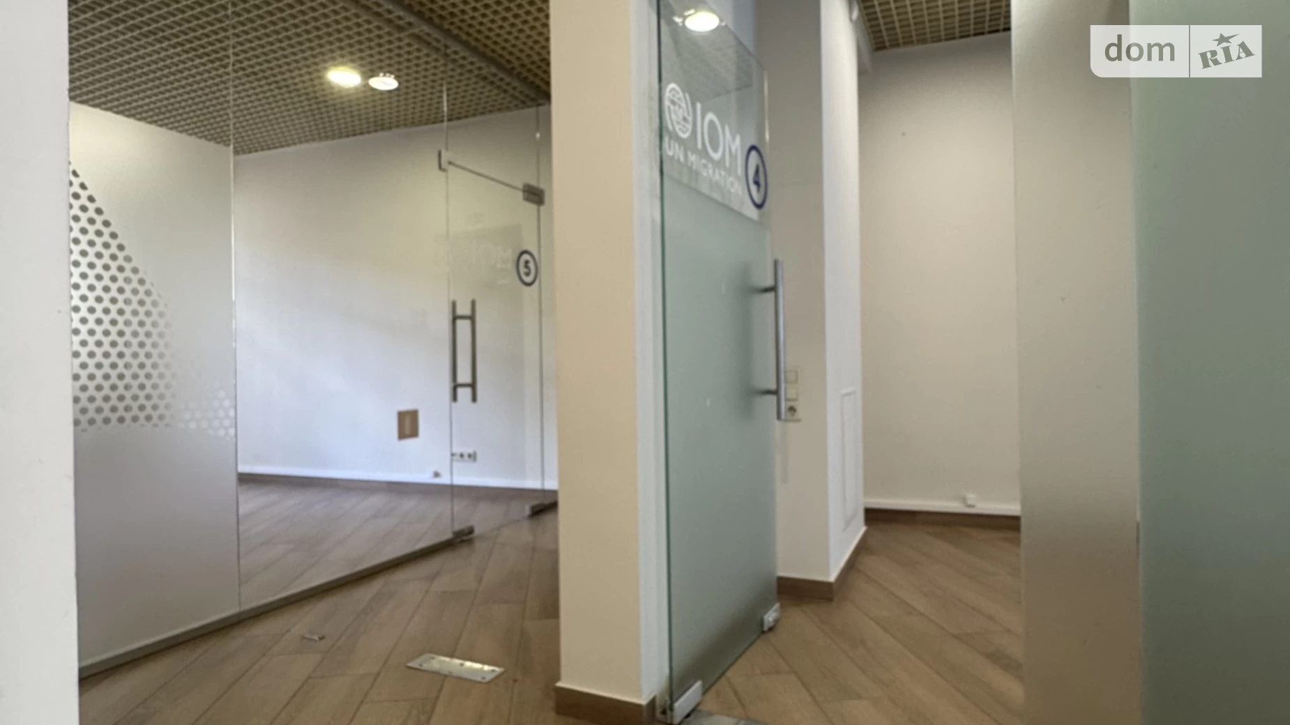 Сдается в аренду офис 250 кв. м в бизнес-центре, цена: 3000 $ - фото 3
