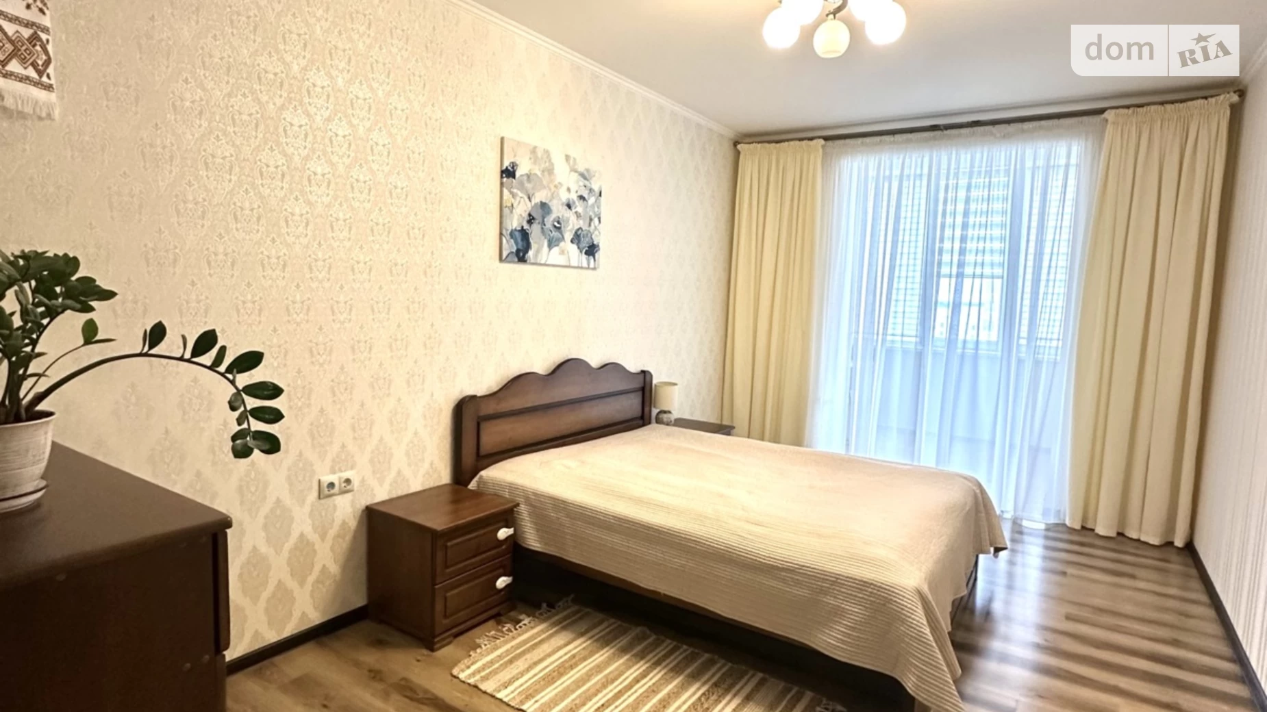 Продается 2-комнатная квартира 74 кв. м в Ровно, ул. Соборная, 285А - фото 4