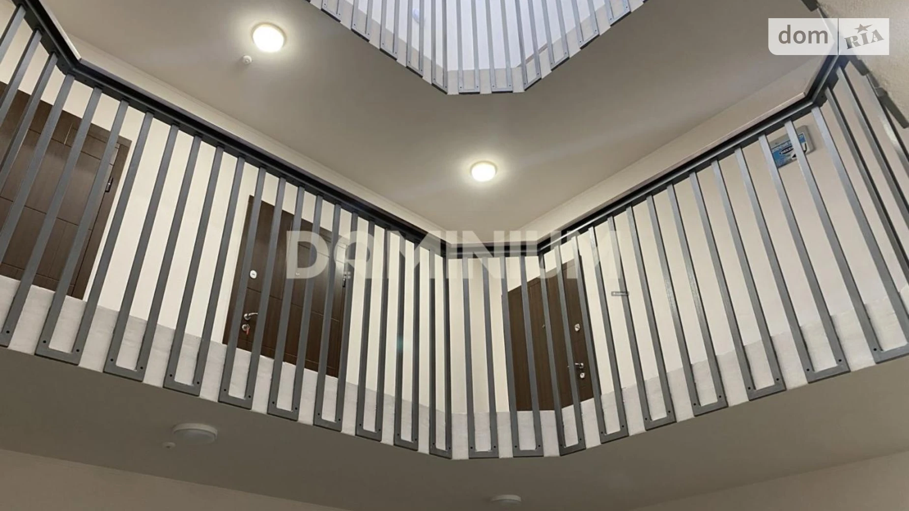 Продается 3-комнатная квартира 90.3 кв. м в Хусте, ул. Степана Бандеры (Школьная), 6 - фото 2