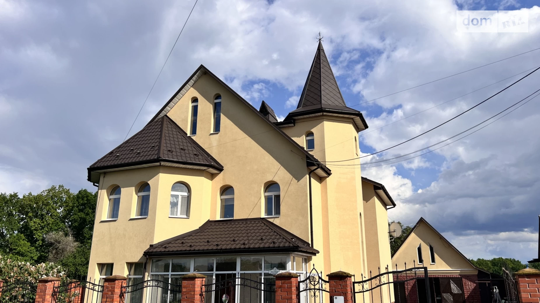 Продается дом на 3 этажа 325 кв. м с баней/сауной, цена: 200000 $ - фото 2