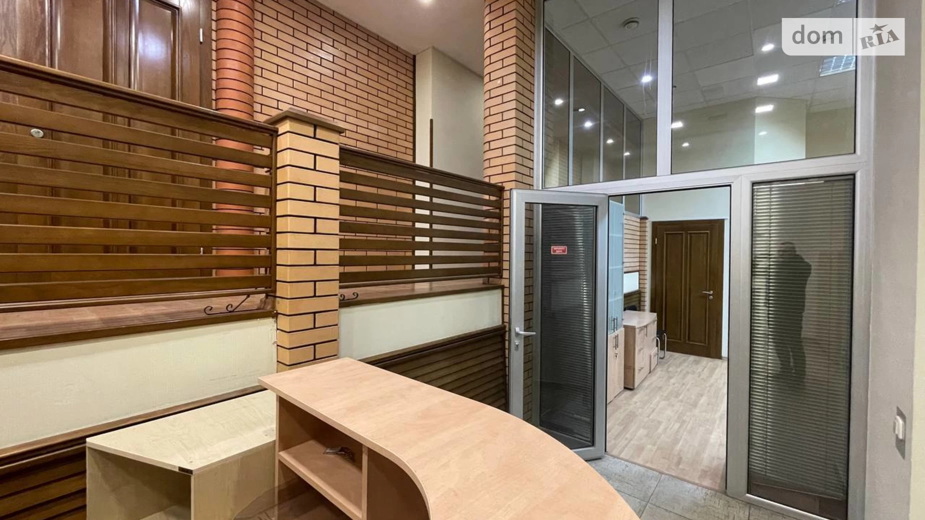 Продается офис 196 кв. м в бизнес-центре, цена: 196000 $ - фото 2
