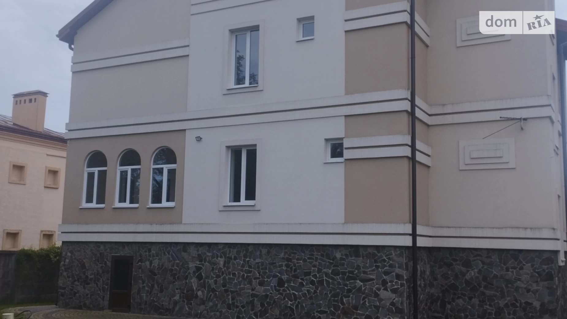 Сдается в аренду дом на 2 этажа 372.9 кв. м с садом, цена: 1600 $ - фото 2