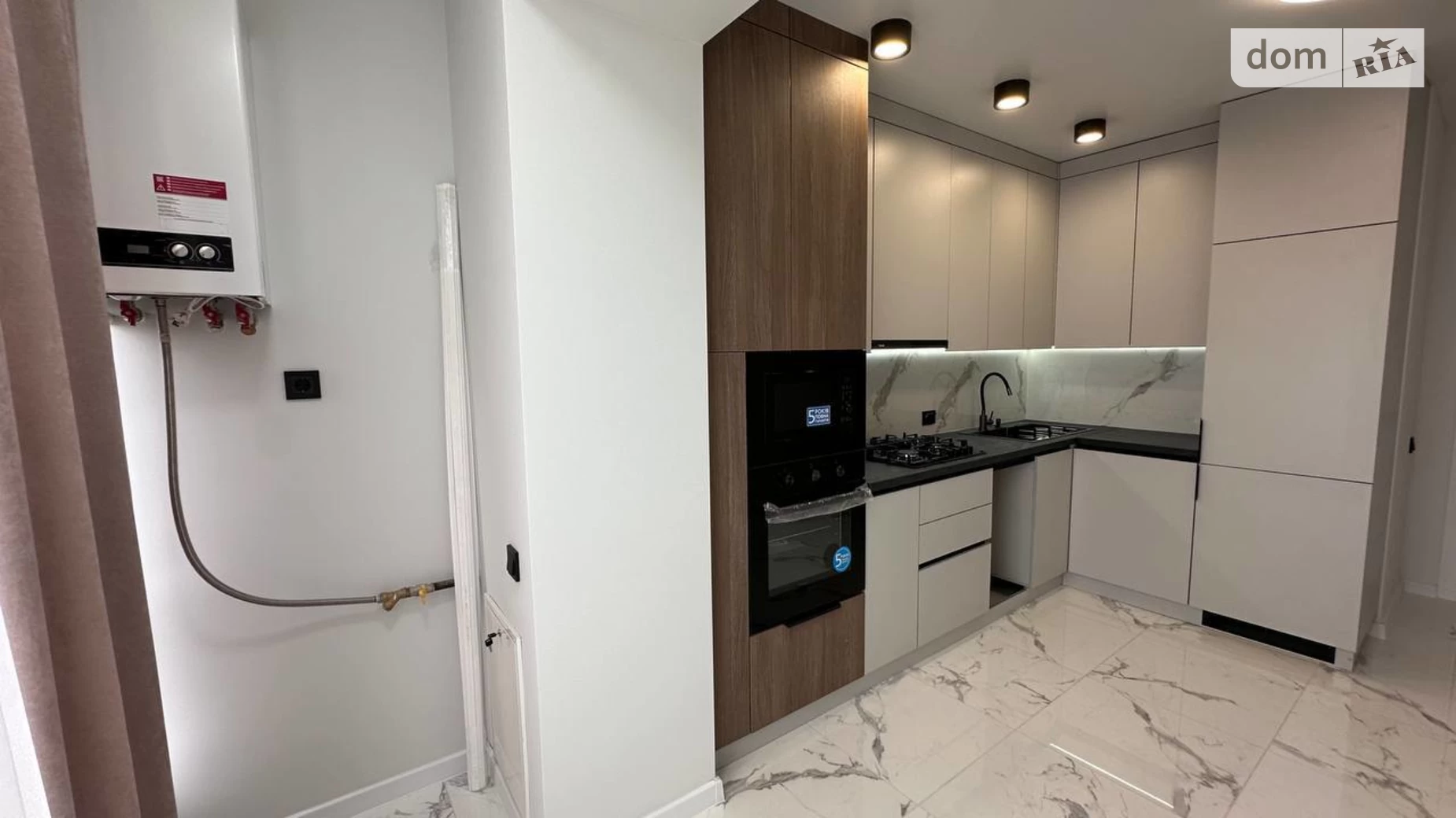 Продается 1-комнатная квартира 41 кв. м в, цена: 61500 $ - фото 2