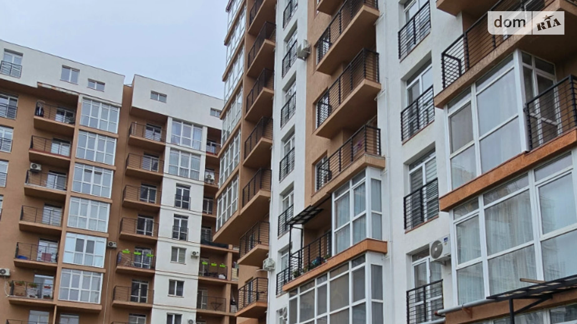 Продается 3-комнатная квартира 85 кв. м в Черновцах, ул. Русская, 241 - фото 2