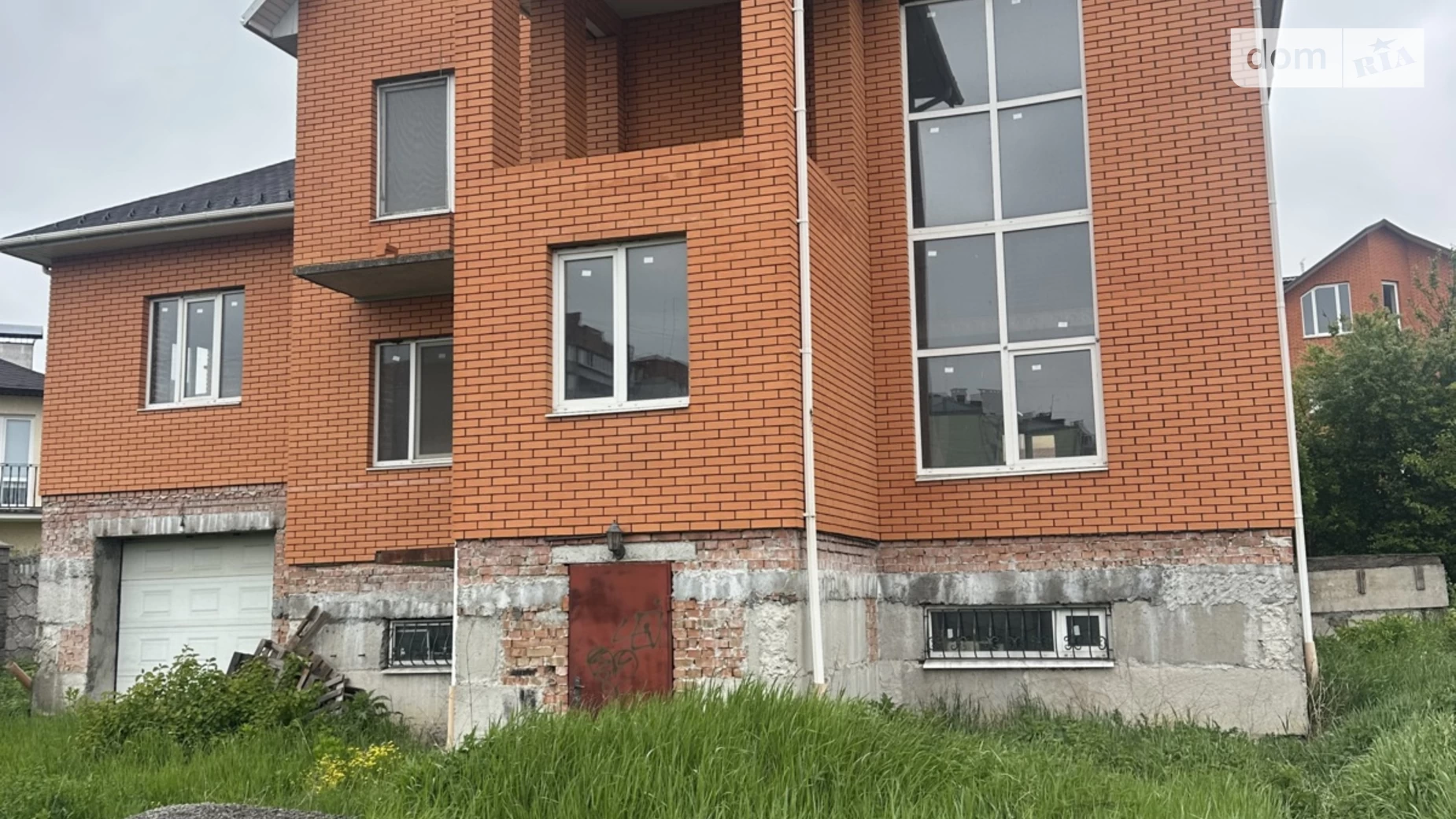 Продается дом на 3 этажа 360 кв. м с подвалом, цена: 199000 $ - фото 2