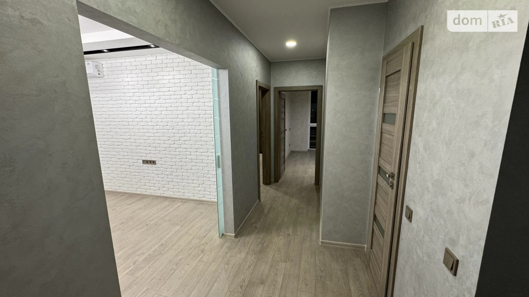 Продається 3-кімнатна квартира 77 кв. м у Рівному, вул. Міцкевича, 130 - фото 2